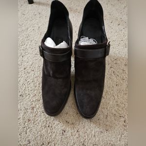 DONNA KARAN  LOW HEEL  BROWN SUEDE SZ 8  MADE IN ITALY SUEDE  LEATHER LIKE NEW